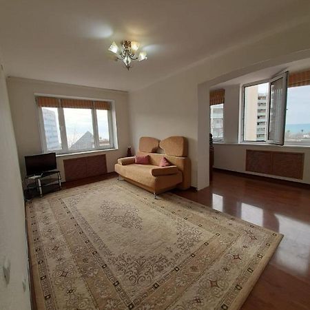דירות אקטאו Flat at the seafront מראה חיצוני תמונה